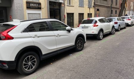 ganar dinero con coche aparcado