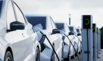 ¿Qué es mejor: comprar un coche eléctrico o uno híbrido? Esto dice la IA y la respuesta no puede tener más lógica